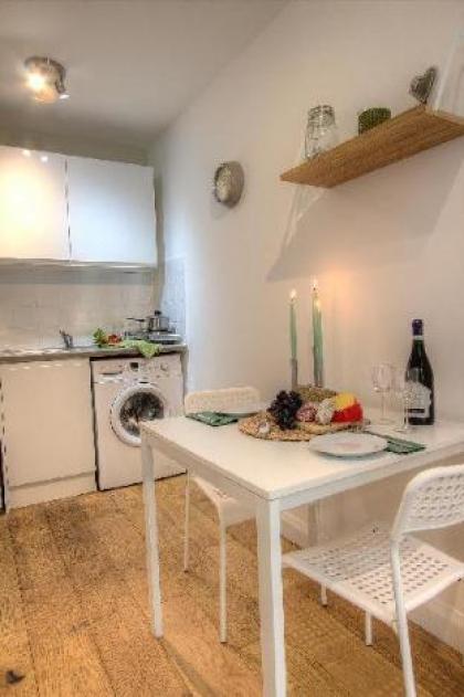 Private Studio Close to Metro #R2 - image 10