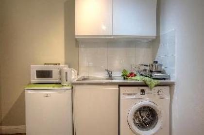 Private Studio Close to Metro #R2 - image 2
