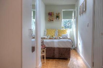 Private Studio Close to Metro #R2 - image 6