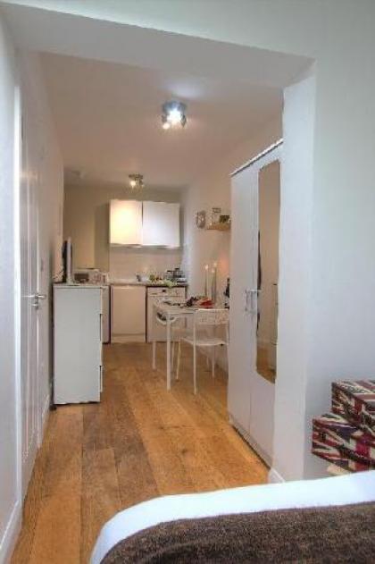 Private Studio Close to Metro #R2 - image 8