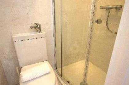 Private Studio Close to Metro #R2 - image 9