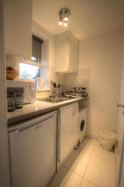 Private Studio Close to Metro #R6 - image 11