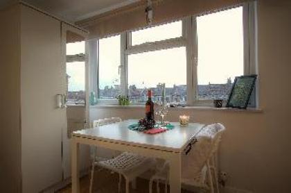 Private Studio Close to Metro #R6 - image 2