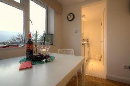 Private Studio Close to Metro #R6 - image 3
