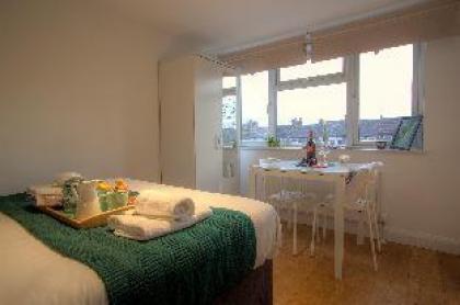 Private Studio Close to Metro #R6 - image 4