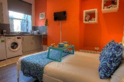 Studio close to central London #RED B - image 7