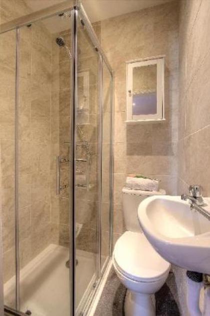 Studio close to central London #RED B - image 8