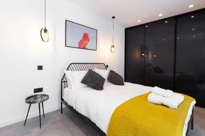 Stylish 3 bedroom House  Patio near Edgware Road