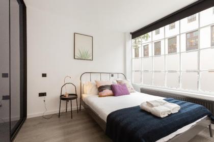 Stylish 3 bedroom House  Patio near Edgware Road - image 3