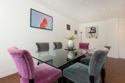 3 BDR mews House in Belgravia + Onsite Parking London 