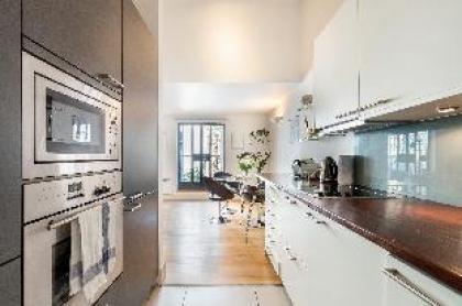 Elegant 2 BR Duplex  Patio by Kensington High St  - image 13