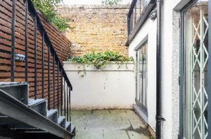 Elegant 2 BR Duplex  Patio by Kensington High St  - image 18