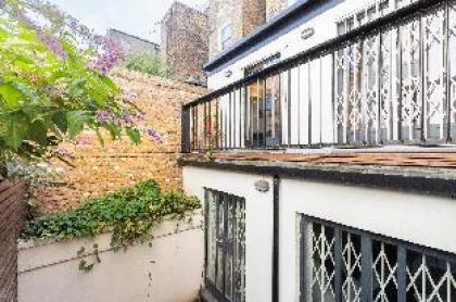Elegant 2 BR Duplex  Patio by Kensington High St  - image 19