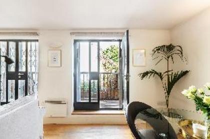 Elegant 2 BR Duplex  Patio by Kensington High St  - image 20