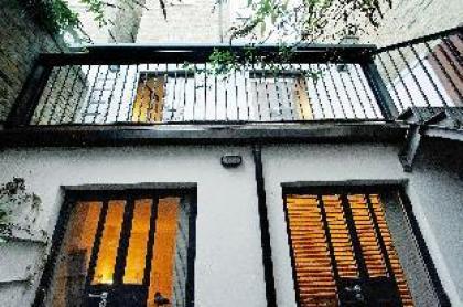 Elegant 2 BR Duplex  Patio by Kensington High St  - image 5