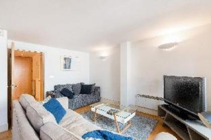 Elegant 2 BR Duplex  Patio by Kensington High St  - image 7