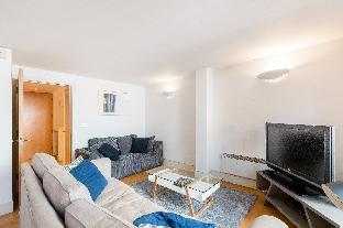 Elegant 2 BR Duplex  Patio by Kensington High St  - image 7
