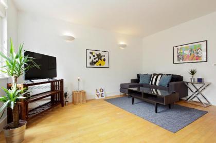 Elegant 2 BR Apartment near Kensington High Street