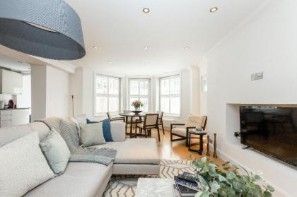 Luxury 2 BR in Knightsbridge  Modern Interior - image 4