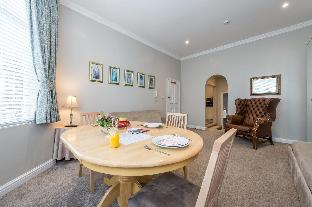 Chic Apartment-12 Minutes to Central London! - main image
