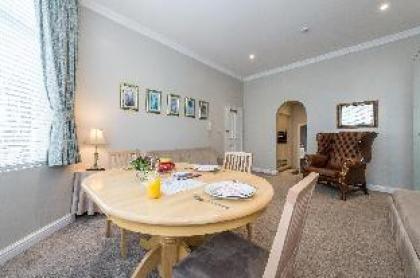 Beautiful Apartment-12 Minutes to Central London! London