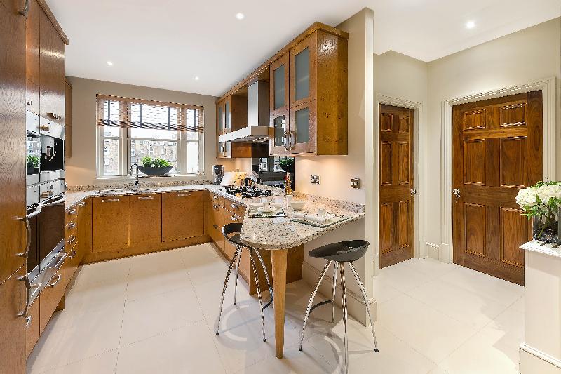 Grand Ambassadorial Triplex Apartment Hyde Park - image 7