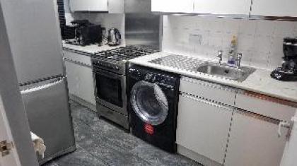 North London Apartment - Edmonton - image 6