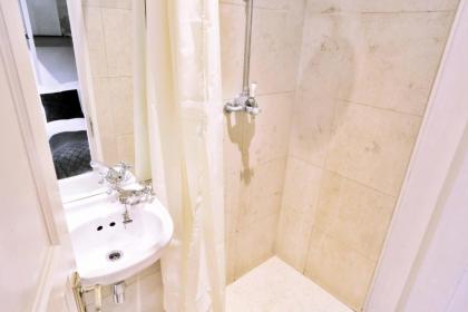 Piccadilly Circus Suites - image 18