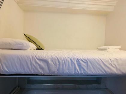 Piccadilly Circus Suites - image 8