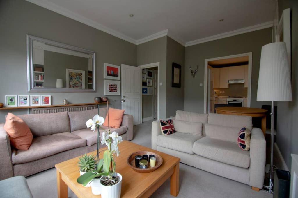 Wonderful 2 Bedroom in Quiet Area near Camden Square - main image