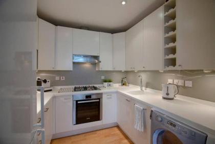 Wonderful 2 Bedroom in Quiet Area near Camden Square - image 10