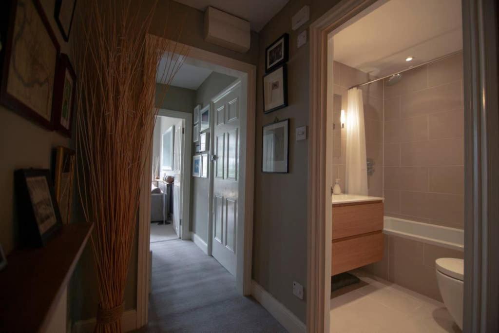 Wonderful 2 Bedroom in Quiet Area near Camden Square - image 7