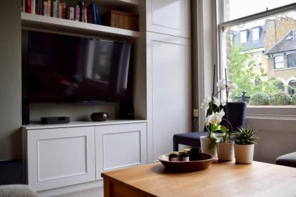 Wonderful 2 Bedroom in Quiet Area near Camden Square - image 9