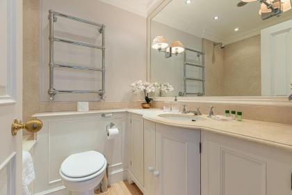 Stunning 6-bed house near Harrods in Knightsbridge - image 15