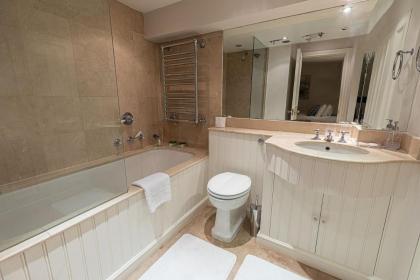 Stunning 6-bed house near Harrods in Knightsbridge - image 5