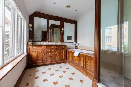 Stunning 6-bed house near Harrods in Knightsbridge - image 9