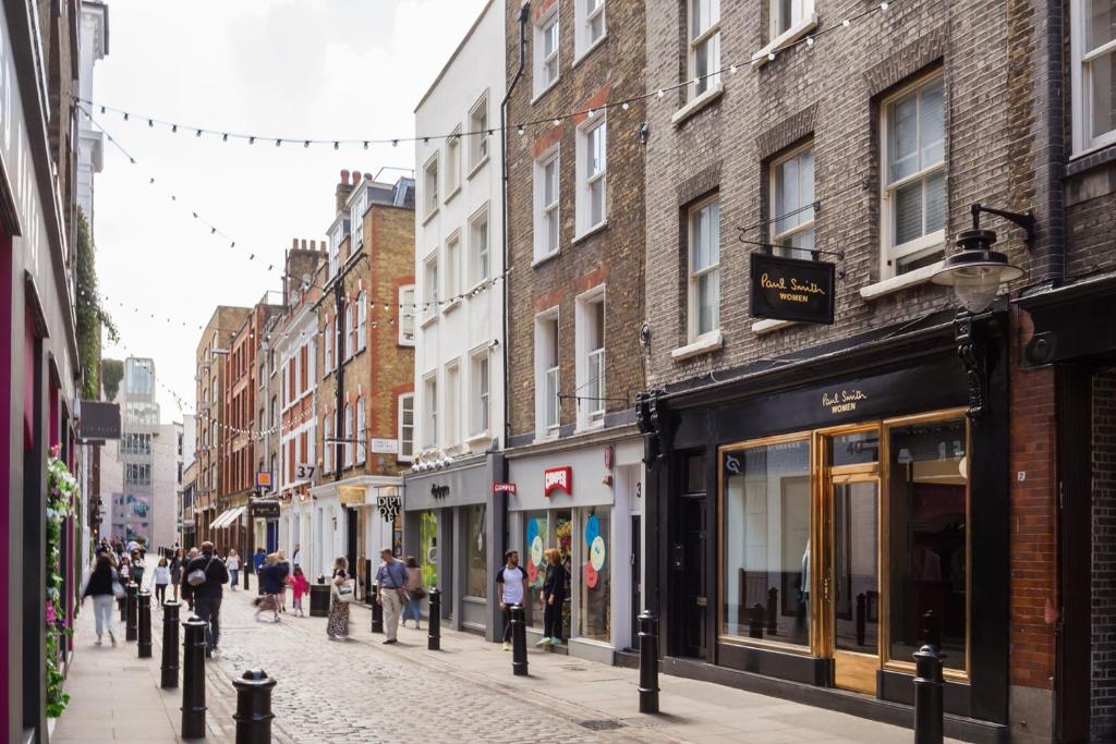 Urban Chic - Exeter - image 3