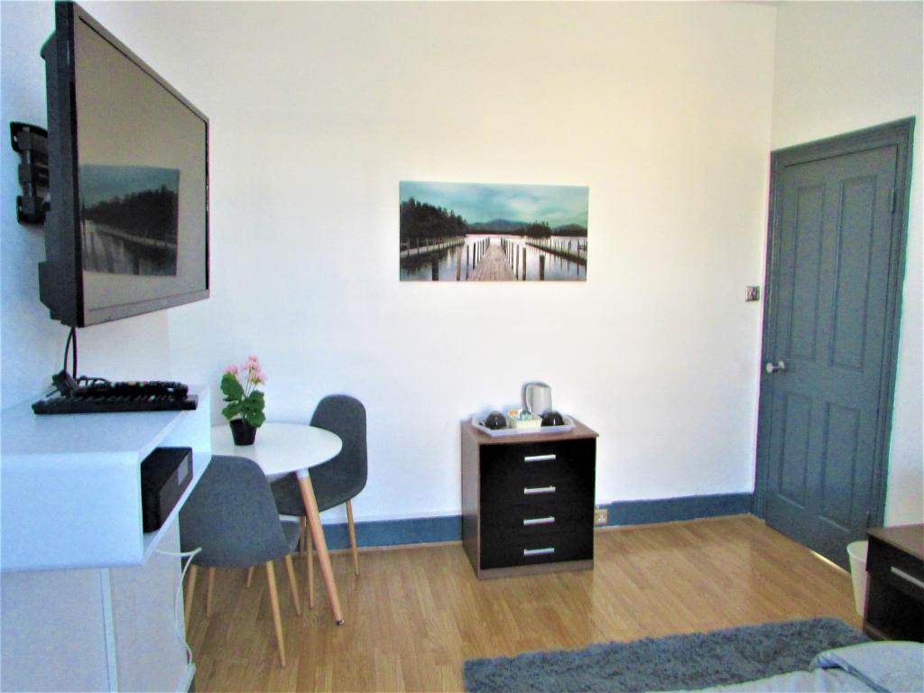 Home away from home - image 6