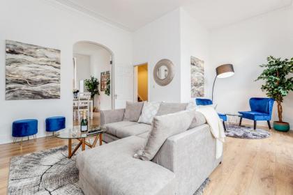 Bright & Spacious 4beds home - Kensington High Street-Olympia - image 1