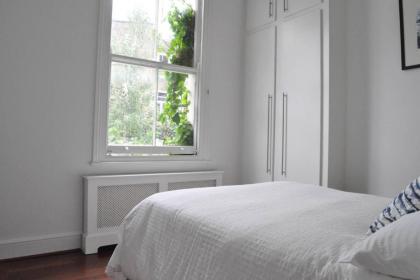 Bright 1 Bedroom Ladbroke Grove Flat - image 10