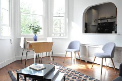 Bright 1 Bedroom Ladbroke Grove Flat - image 12
