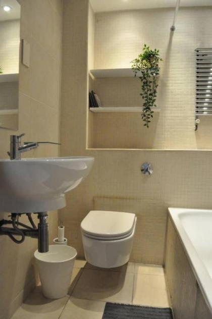 Bright 1 Bedroom Ladbroke Grove Flat - image 2