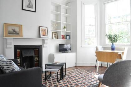 Bright 1 Bedroom Ladbroke Grove Flat - image 4