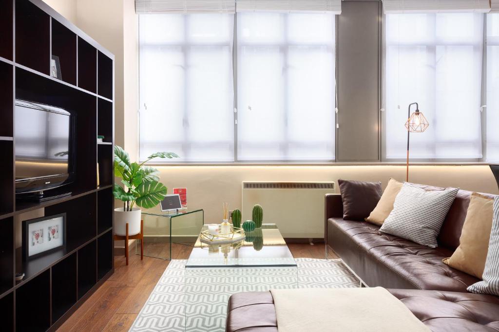 Lawrence House by TheSqua.re - main image