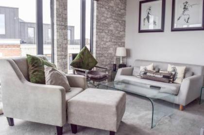 Luxurious 2 Bedroom Penthouse With Balcony - image 1