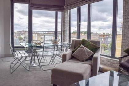 Luxurious 2 Bedroom Penthouse With Balcony - image 10