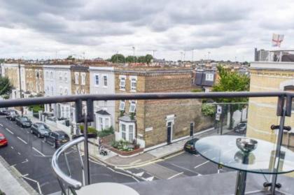 Luxurious 2 Bedroom Penthouse With Balcony - image 13