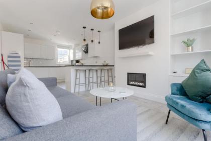 Stunning 3 Bedroom 2 Bath in Fantastic Location - image 16