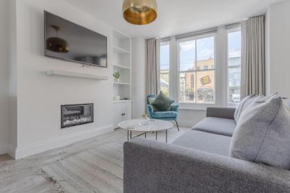 Stunning 3 Bedroom 2 Bath in Fantastic Location - image 17