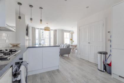 Stunning 3 Bedroom 2 Bath in Fantastic Location - image 20